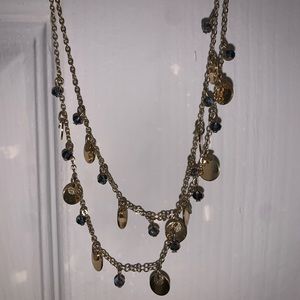 Francesca‘s double necklace in gold.